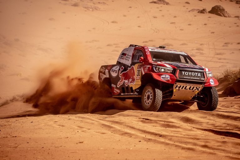 Fernando Alonso y Marc Coma obtienen su mejor resultado en lo que va de Dakar 2020