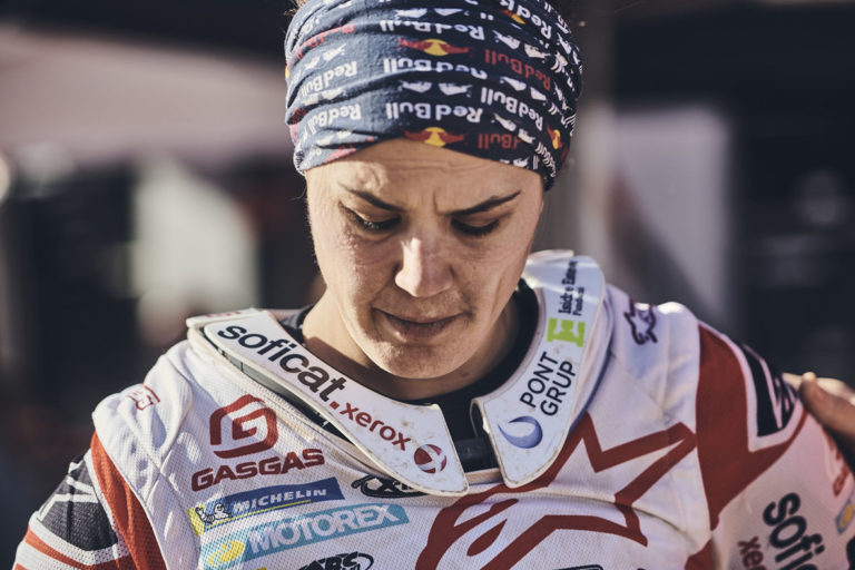 Laia Sanz comienza a recuperar posiciones en el Dakar 2020 tras su caída de al segunda etapa