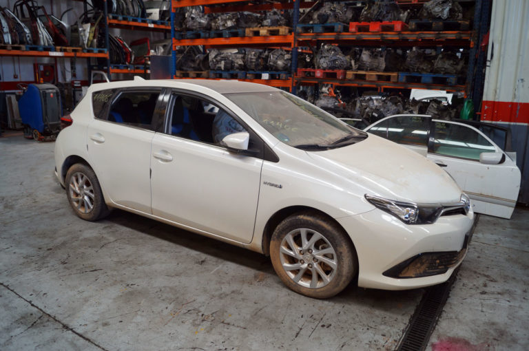 Toyota Auris Hybrid en Autodesguace CAT La Mina