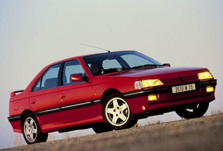 Historia del Peugeot 405 T16, cuando el León rugía en el desierto