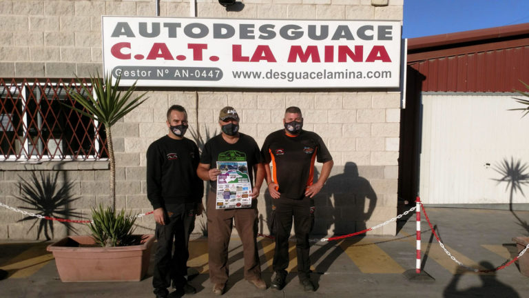 La organización de la Ruta Solidaria 4×4 Málaga 2020 presenta el cartel oficial en Autodesguace CAT la Mina y Grúas Texeira