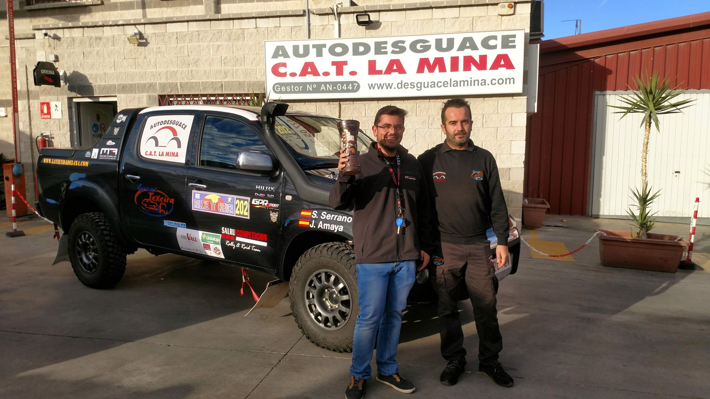 Salvador Rubén y Carlos Ruiz en Autodesguace CAT La Mina.