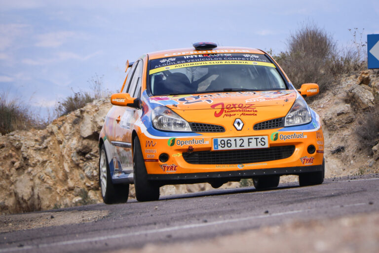 Medio centenar de pilotos se dieron cita en Almería para la disputa del VI Rally-Crono de Enix