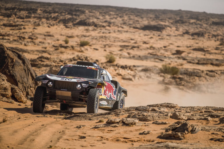 Siguen los problemas de navegación para Carlos Sainz en la décima etapa del Dakar
