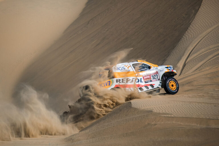 La quinta etapa del Dakar ha vuelto a estar más marcada por la navegación que por la velocidad