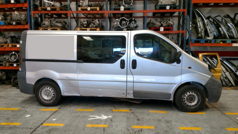 Opel Vivaro en Autodesguace CAT La Mina.