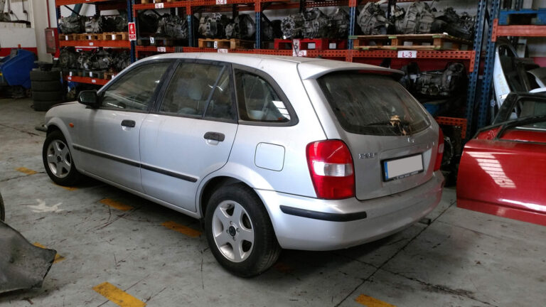 Mazda 323F en Autodesguace CAT La Mina.