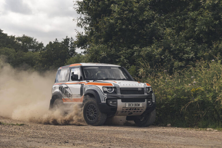 Bowler presenta una versión para competición del nuevo Land Rover Defender 90