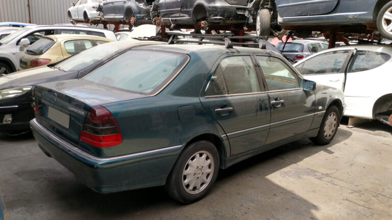 Mercedes C230 en Autodesguace CAT La Mina.