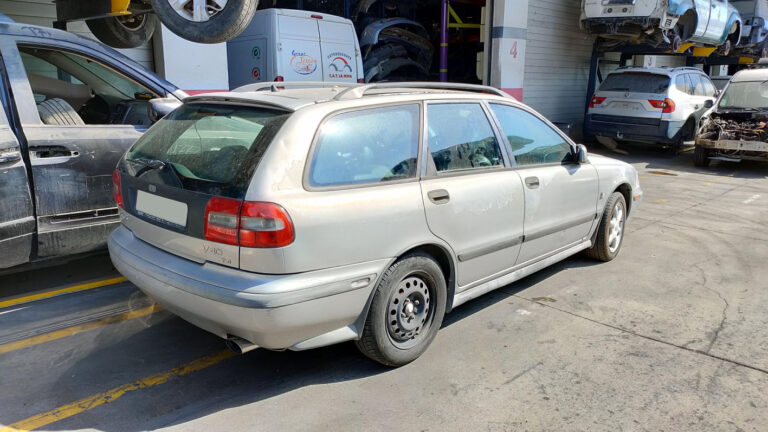 Volvo V40 en Autodesguace CAT La Mina.