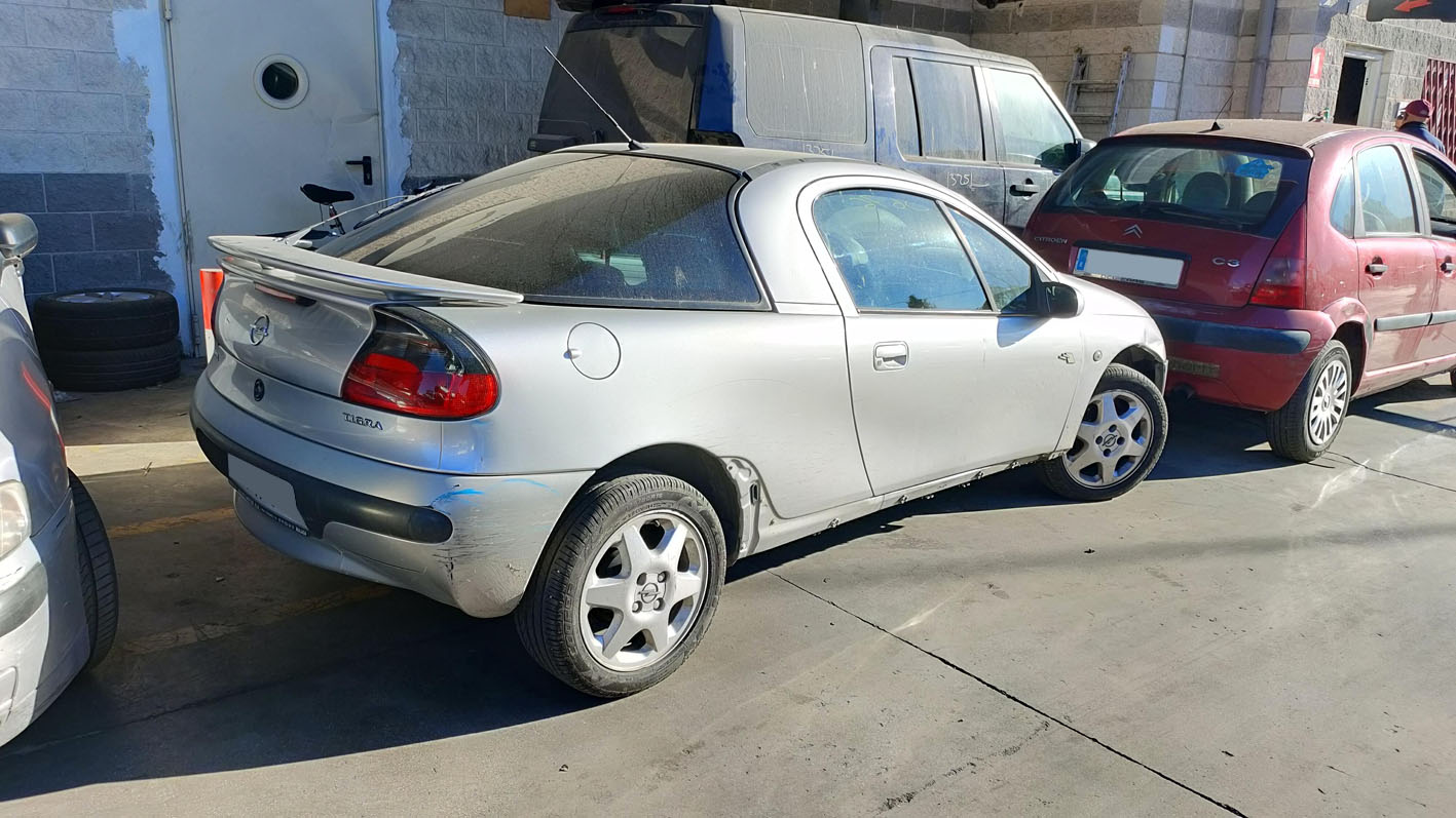 Opel Tigra en Autodesguace CAT La Mina.