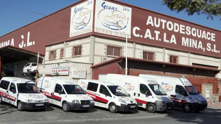 Flota de vehículos de reparto Autodesguace CAT La Mina.