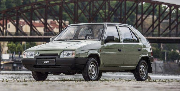 Historia del Skoda Favorit, el vehículo que marcó un antes y un después en la marca checa