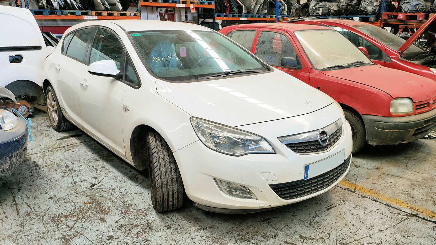 Opel Astra Ecoflex en Autodesguace CAT La Mina.