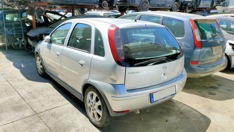 Opel Corsa en Autodesguace CAT La Mina.