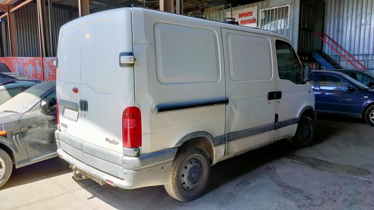 Renault Master en Autodesguace CAT La Mina.