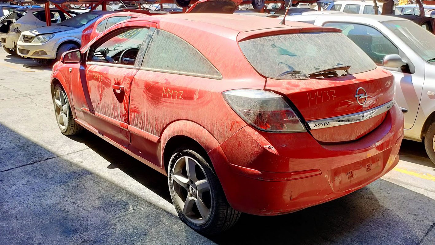 Opel Astra GTC en Autodesguace CAT La Mina.