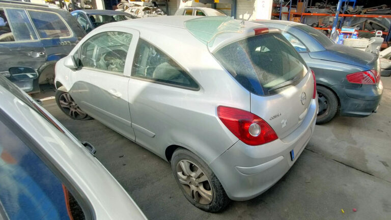 Opel Corsa en Autodesguace CAT La Mina.