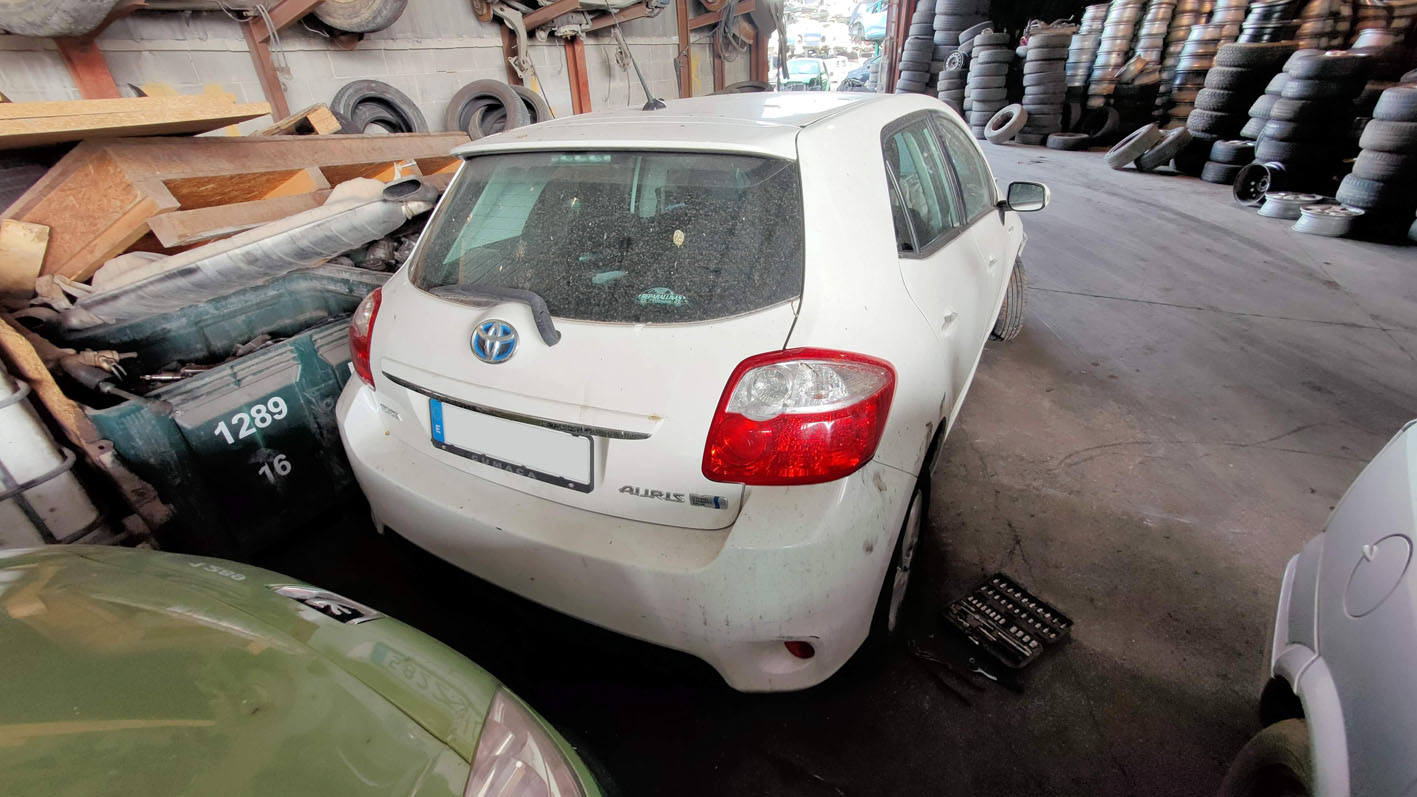 Toyota Auris Hybrid en Autodesguace CAT La Mina.