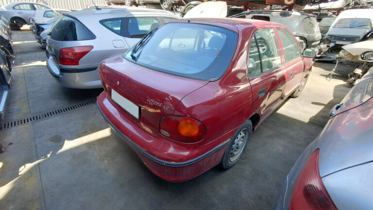 Hyundai Accent LS en autodesguace CAT La Mina.