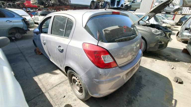 Opel Corsa en Autodesguace CAT La Mina.