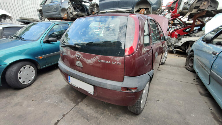 Opel Corsa en Autodesguace CAT La Mina.