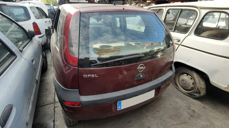 Opel Corsa 1.2 en Autodesguace CAT La Mina.