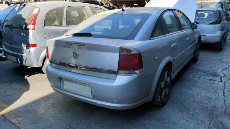 Opel Vectra en Autodesguace CAT La Mina.