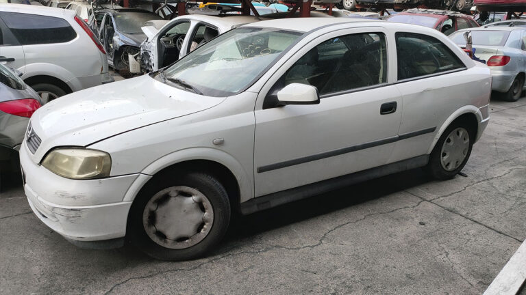 Opel Astra 3 Puertas en Autodesguace CAT La Mina.