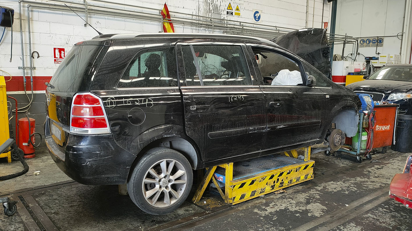 Opel Zafira en Autodesguace CAT La Mina.