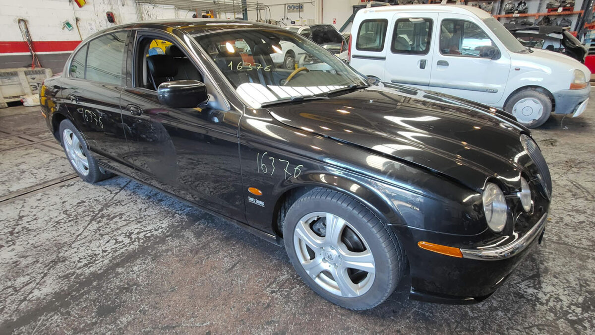 Jaguar S-type en Autodesguace CAT La Mina.