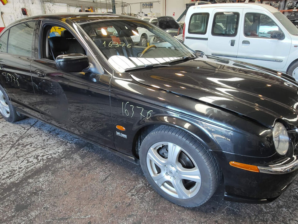 Jaguar S-type en Autodesguace CAT La Mina.