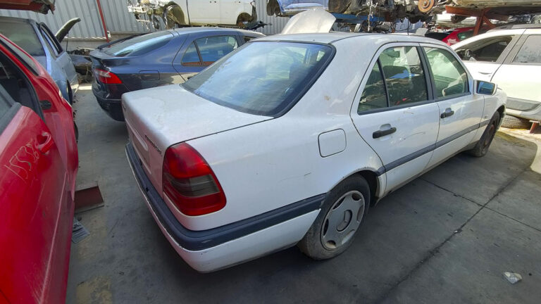 Mercedes C250 en Autodesguace CAT La Mina.