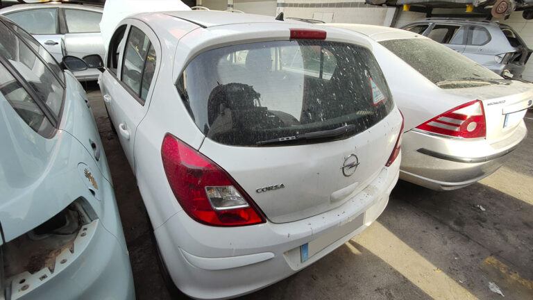 Opel Corsa en Autodesguace CAT La Mina.