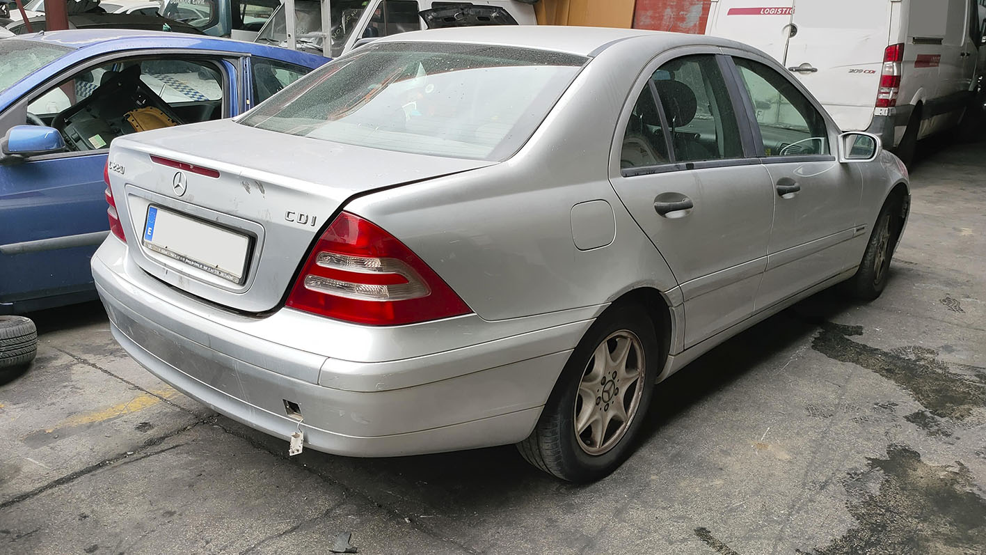 Mercedes C220 en Autodesguace CAT La Mina.