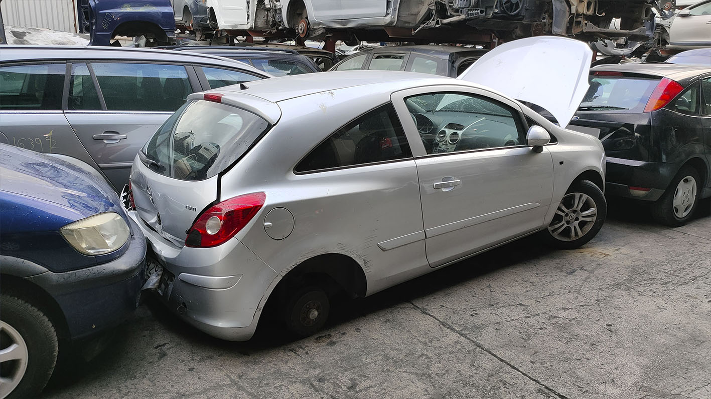 Opel Corsa en Autodesguace CAT La Mina.