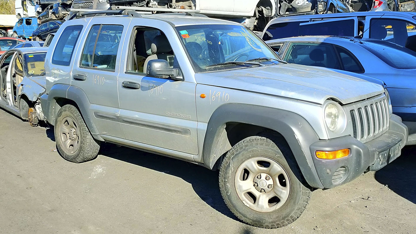 Jeep Cherokee en Autodesguace CAT La Mina.