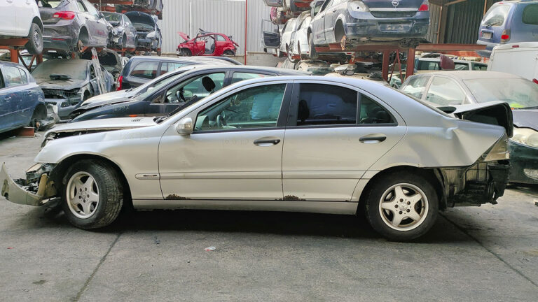 Mercedes C220 en Autodesguace CAT La Mina.