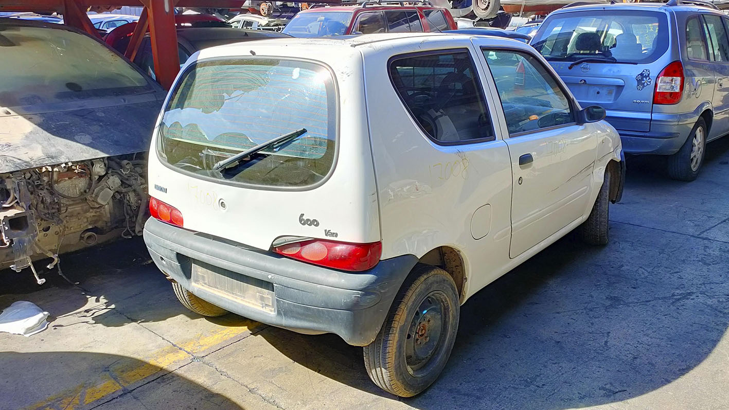 Fiat 600 VAN en Autodesguace CAT La Mina.