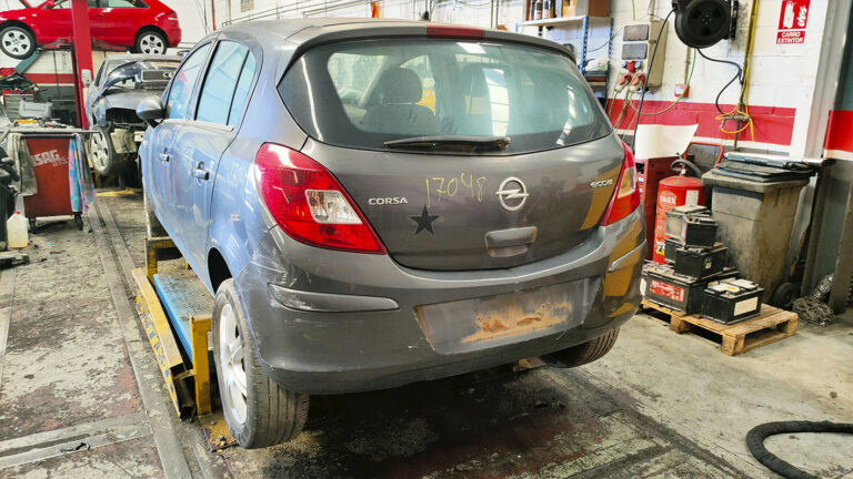 Opel Corsa en Autodesguace CAT La Mina.