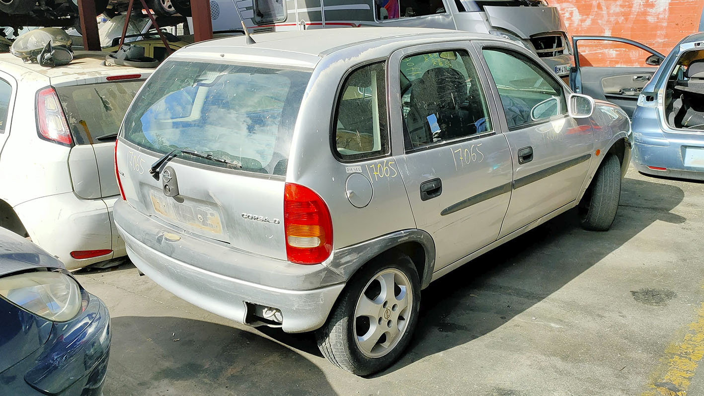 Opel Corsa en Autodesguace CAT La Mina.