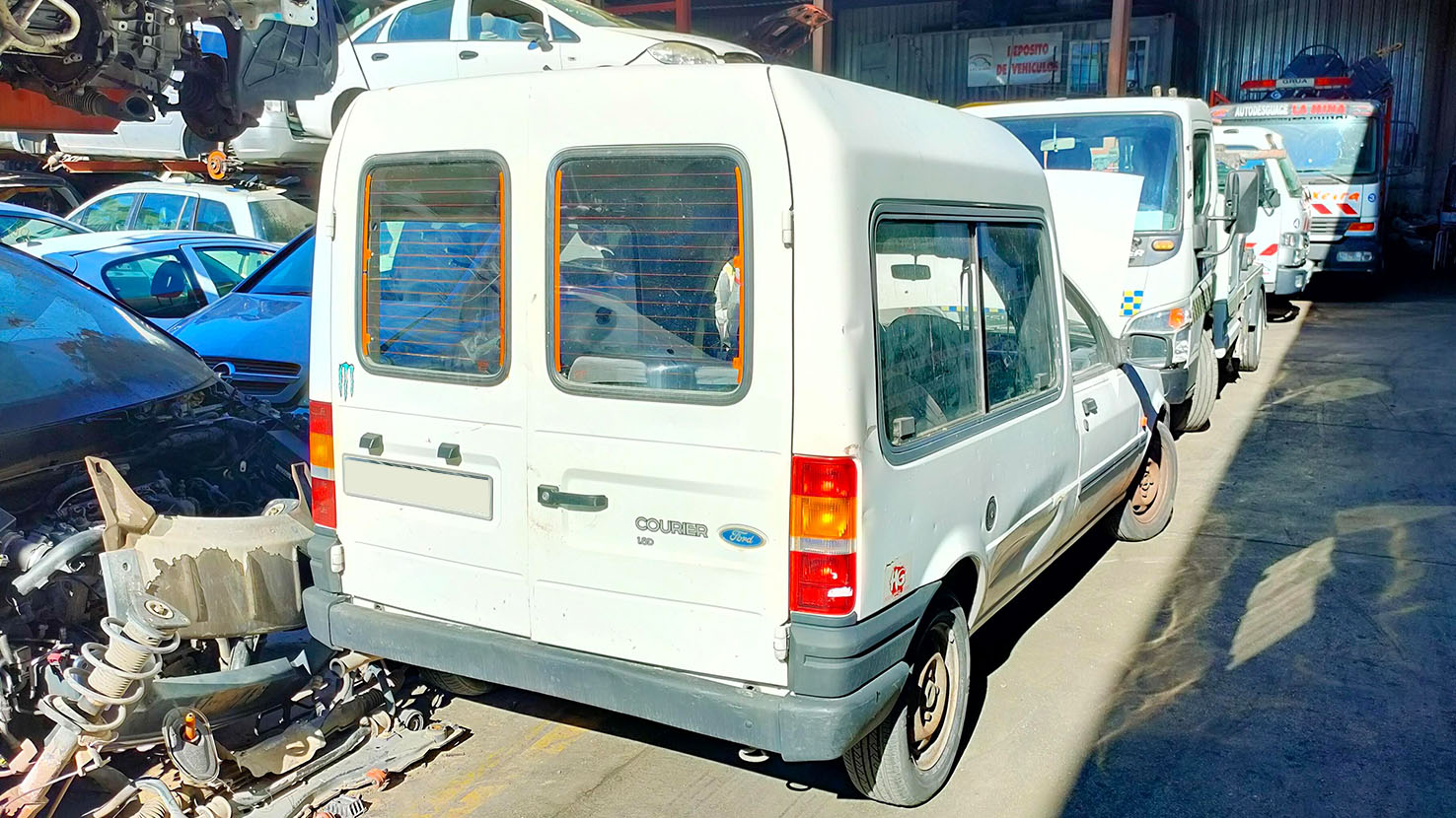 Ford Courier en Autodesguace CAT La Mina.