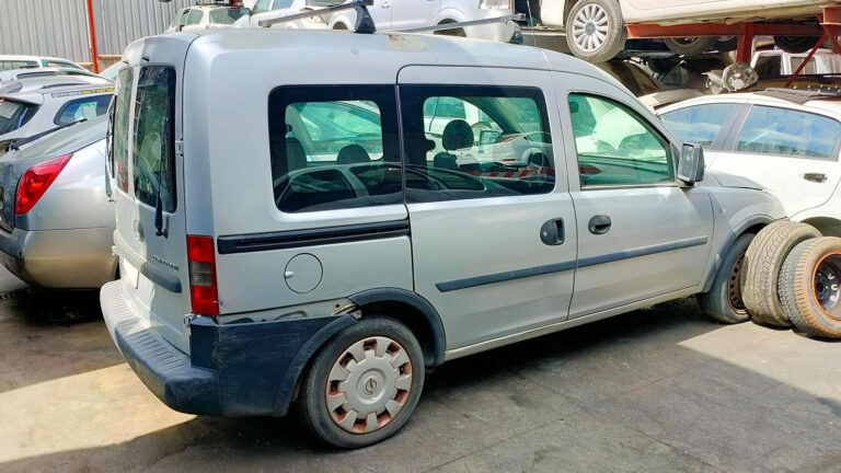 Opel Combo en Autodesguace CAT La Mina.