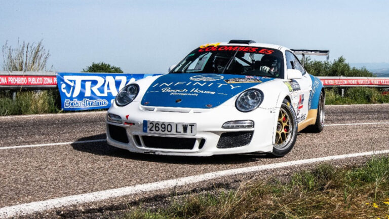 Óscar Gil con Porsche en el Rallye de Sierra Morena 2024.
