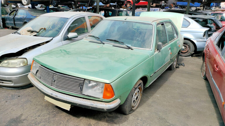 Renault 18 en Autodesguace CAT La Mina.