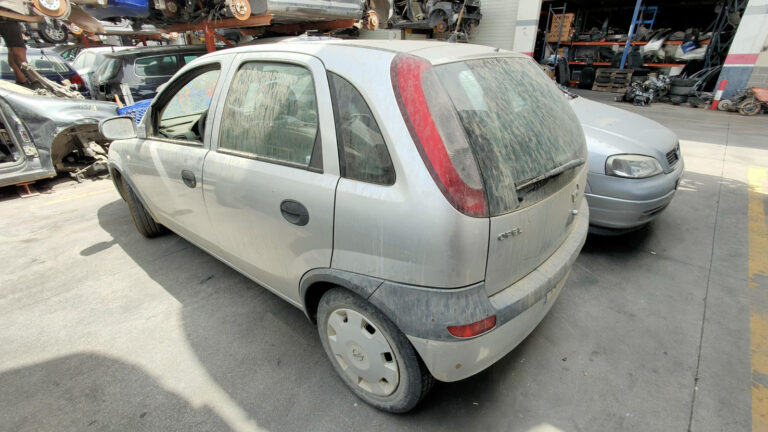 Opel Corsa en Autodesguace CAT La Mina.