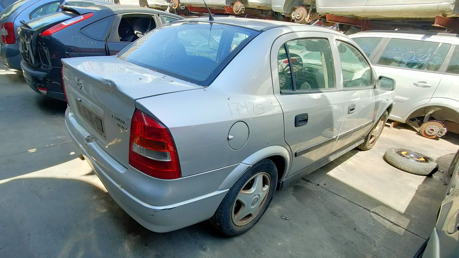 Opel Vectra en Autodesguace CAT La Mina.