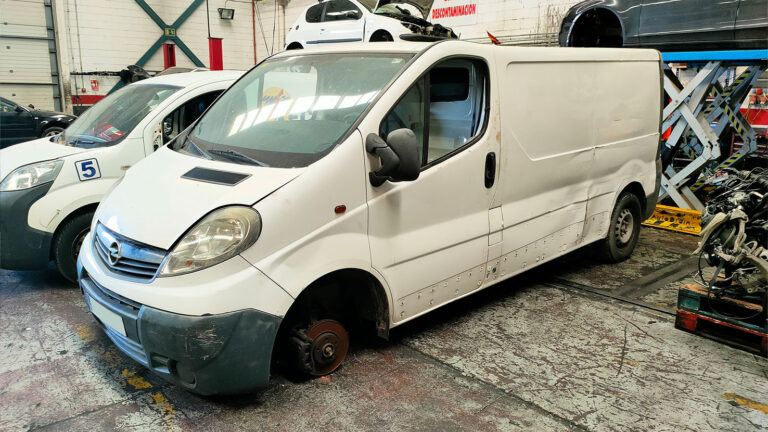 Opel Vivaro en Autodesguace CAT La Mina.