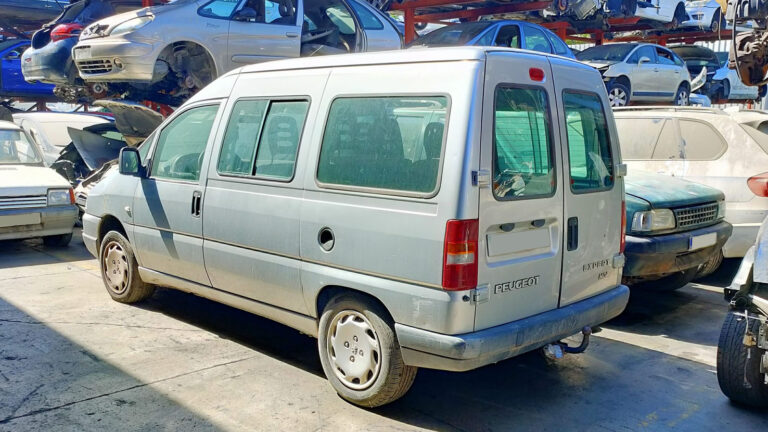 Peugeot Expert en Autodesguace CAT La Mina.