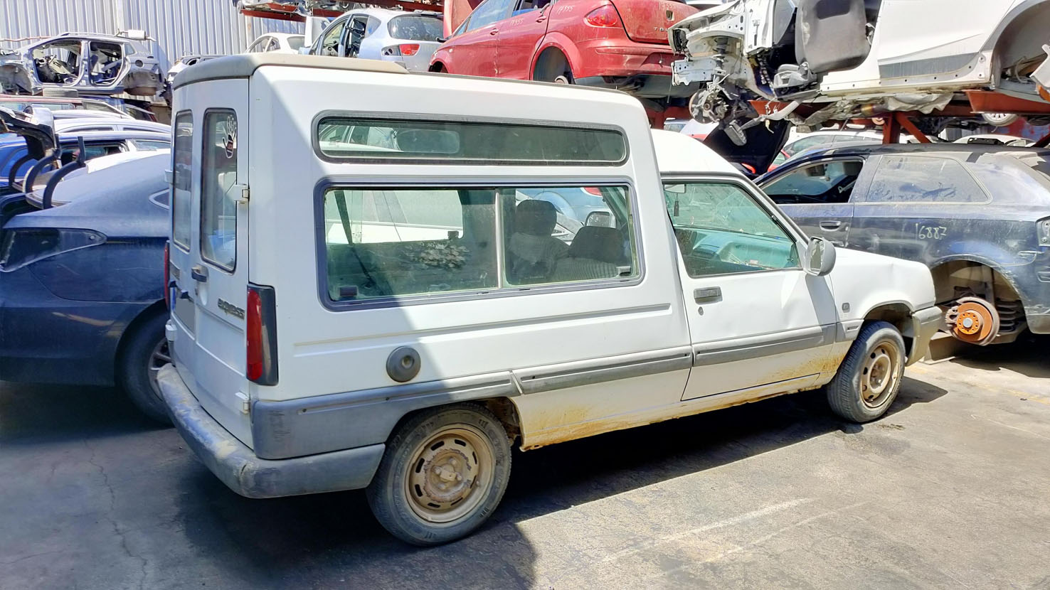 Renault Express en Autodesguace CAT La Mina.